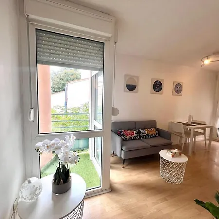 Apartment Charming T1 - Parking - Metro St Agne *