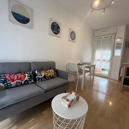 Charming T1 - Parking - Metro St Agne Apartment *